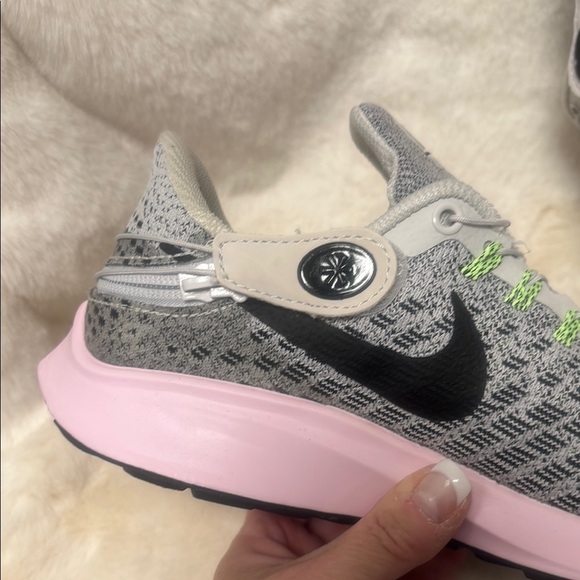 Nike Zoom Pegasus 35 Flyease Gray and Pink Athletic Shoes with Breathable Mesh - Picture 7 of 11